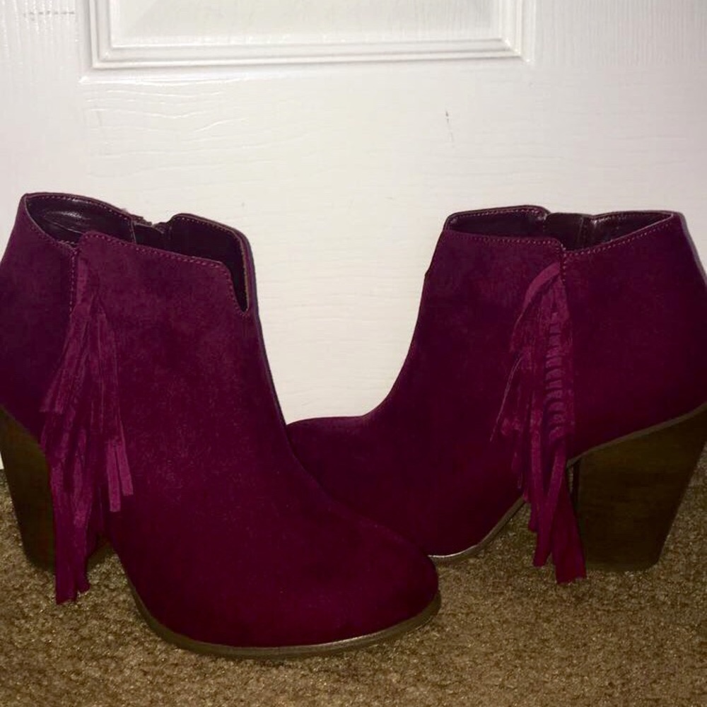 •Fringe Burgundy Booties•